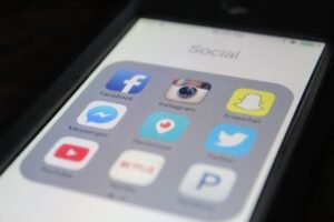 how-to-get-into-someones-snapchat