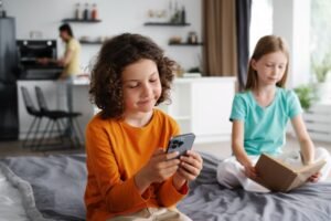how to monitor kid's iphone