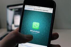 how-to-see-others-whatsapp-chats-in-your-phone