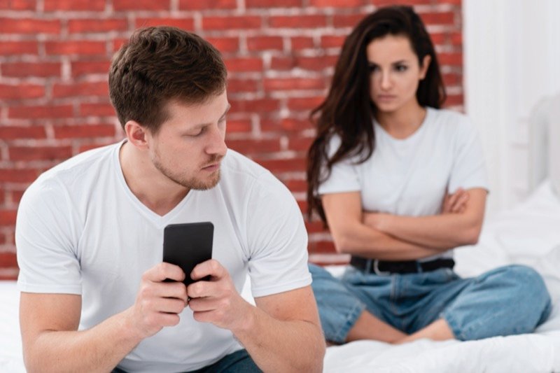 signs of cell phone cheating
